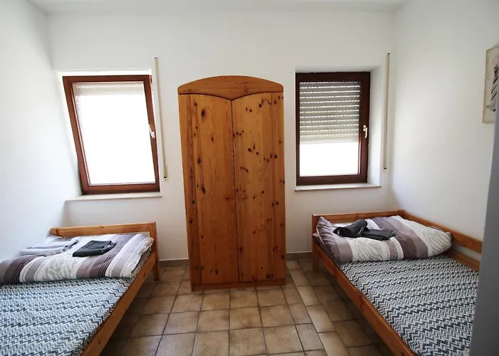 Work & In ניידרסטוטזינגן